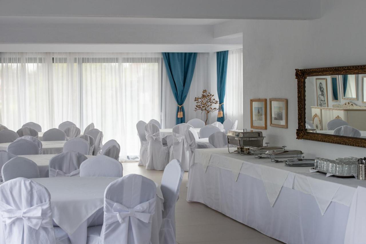 Light Blue Hotel Nea Kallikrateia Eksteriør billede