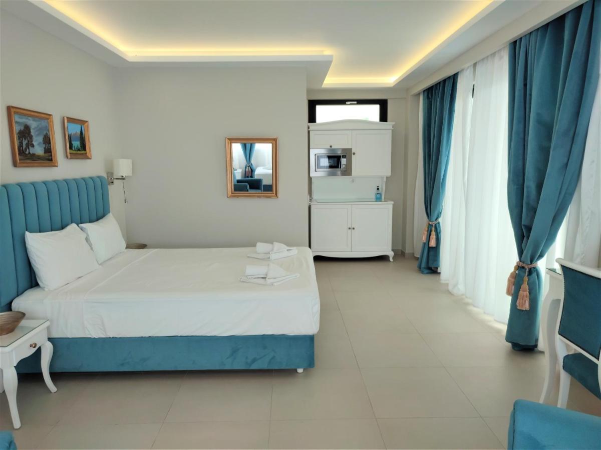 Light Blue Hotel Nea Kallikrateia Eksteriør billede